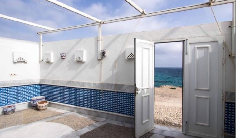 Resale - Villa - Alicante