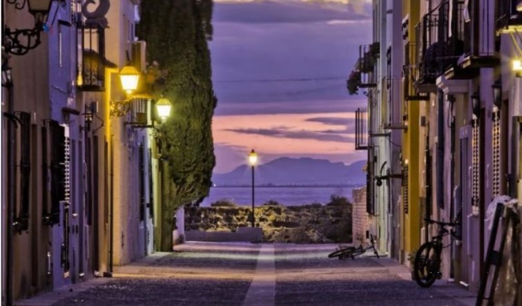 Resale - Villa - Alicante