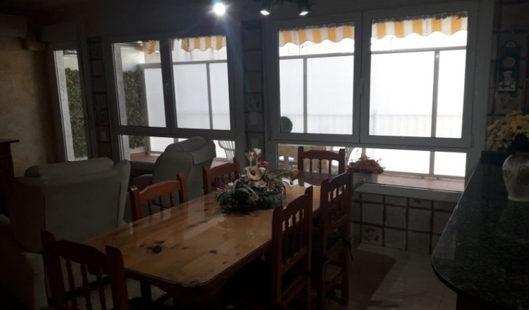Resale - Villa - Novelda