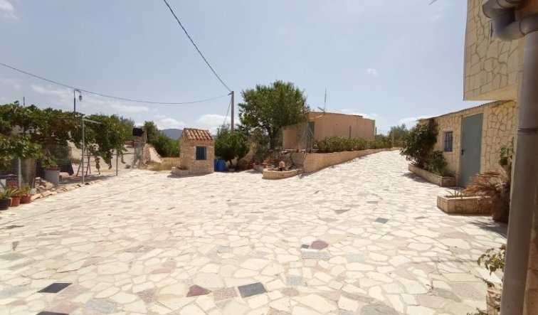 Resale - Villa - Hondón de las Nieves