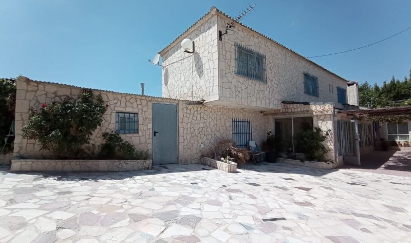 Resale - Villa - Hondón de las Nieves