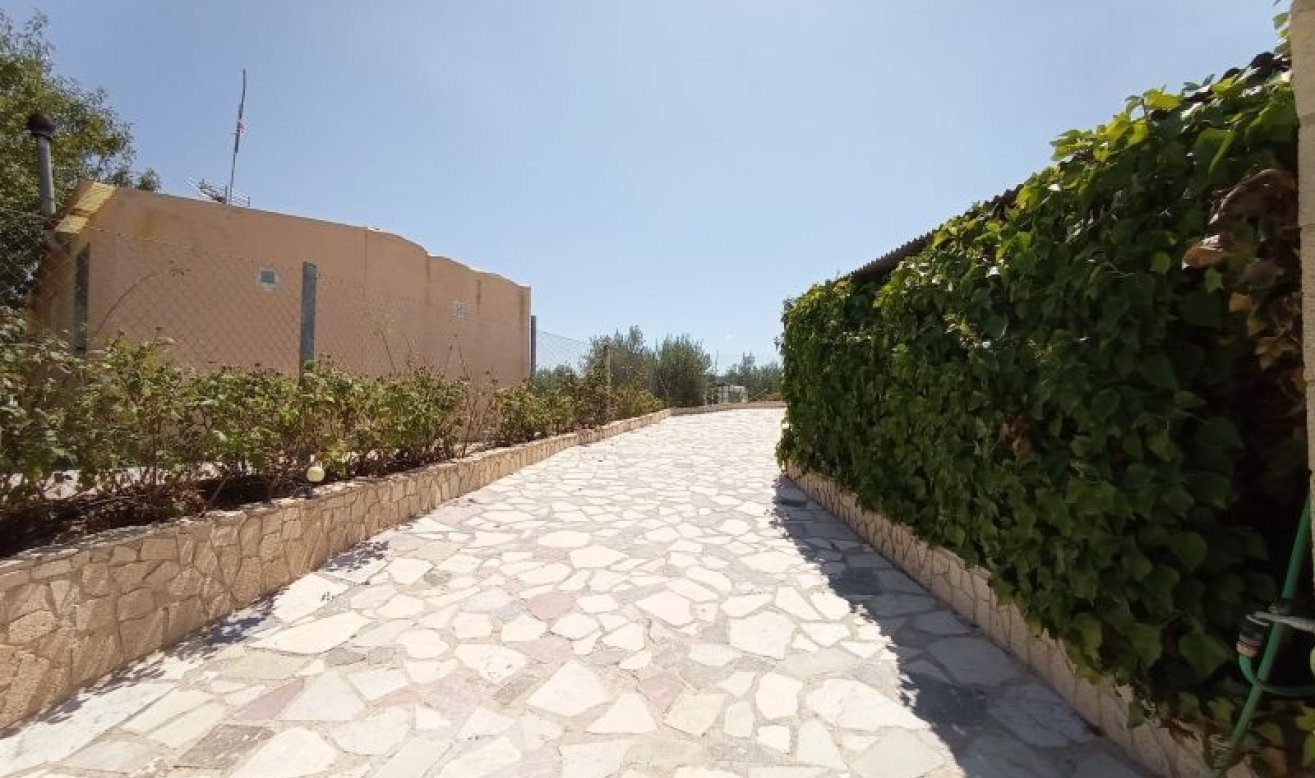 Resale - Villa - Hondón de las Nieves