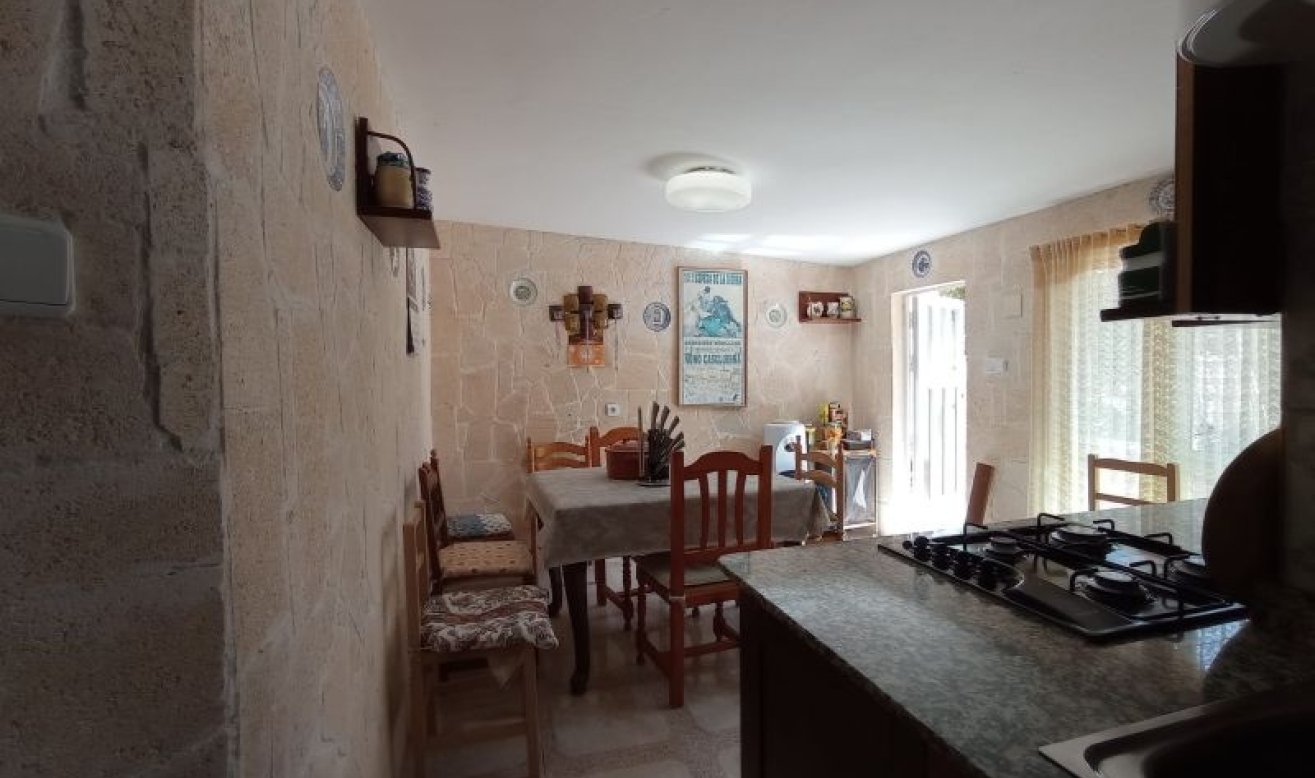 Resale - Villa - Hondón de las Nieves