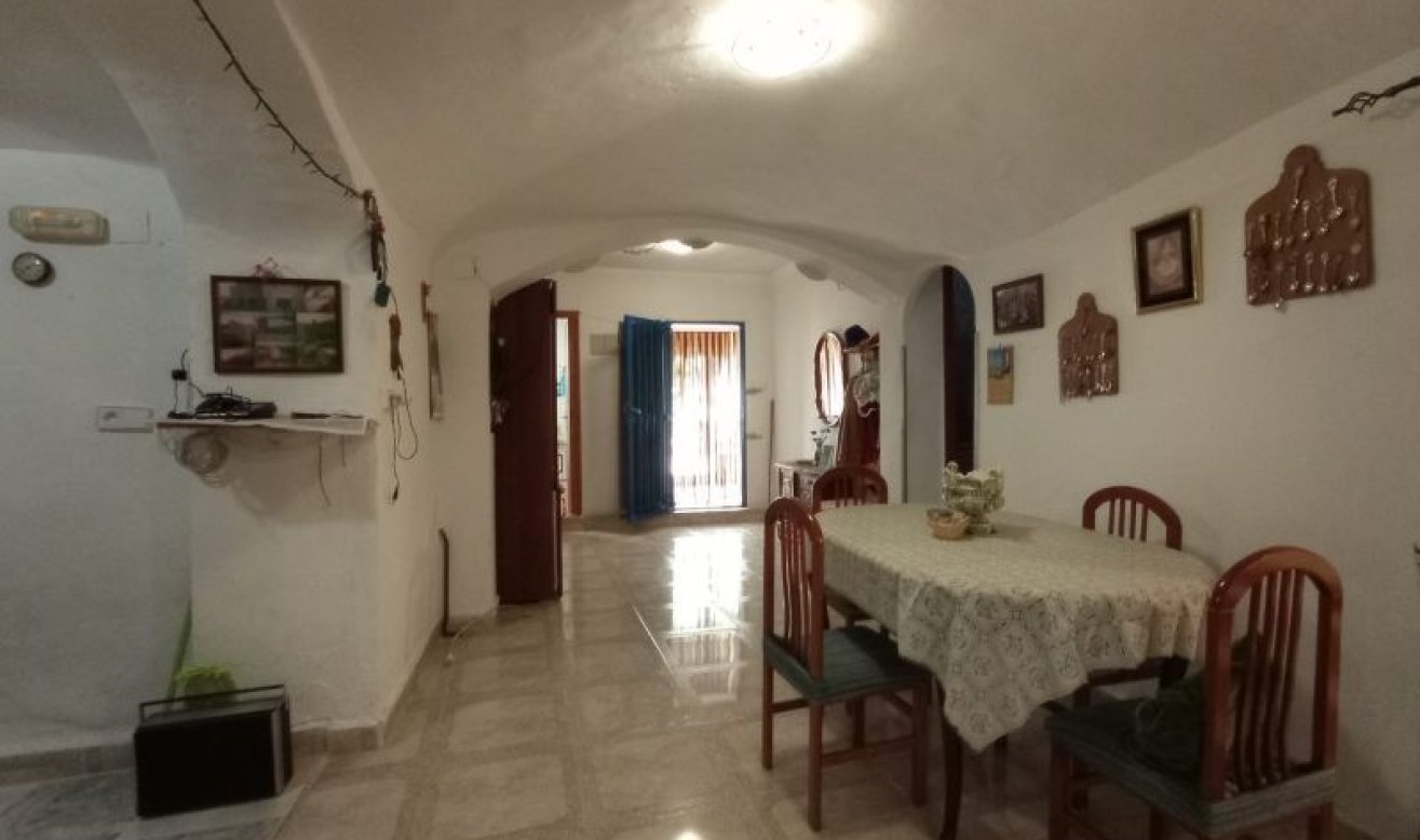 Resale - Villa - Hondón de las Nieves