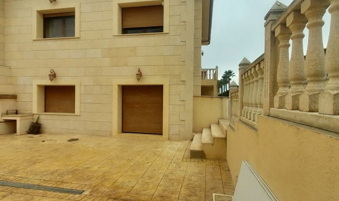 Revente - Villa - Hondón de las Nieves