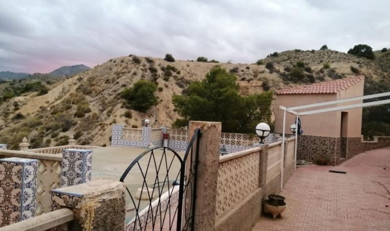 Resale - Country house - Crevillente