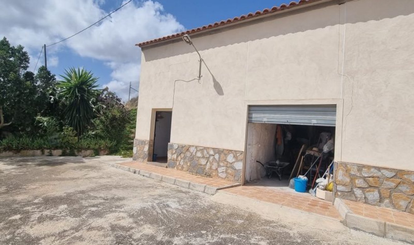 Resale - Country house - Hondón de las Nieves