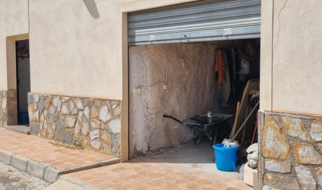 Resale - Country house - Hondón de las Nieves