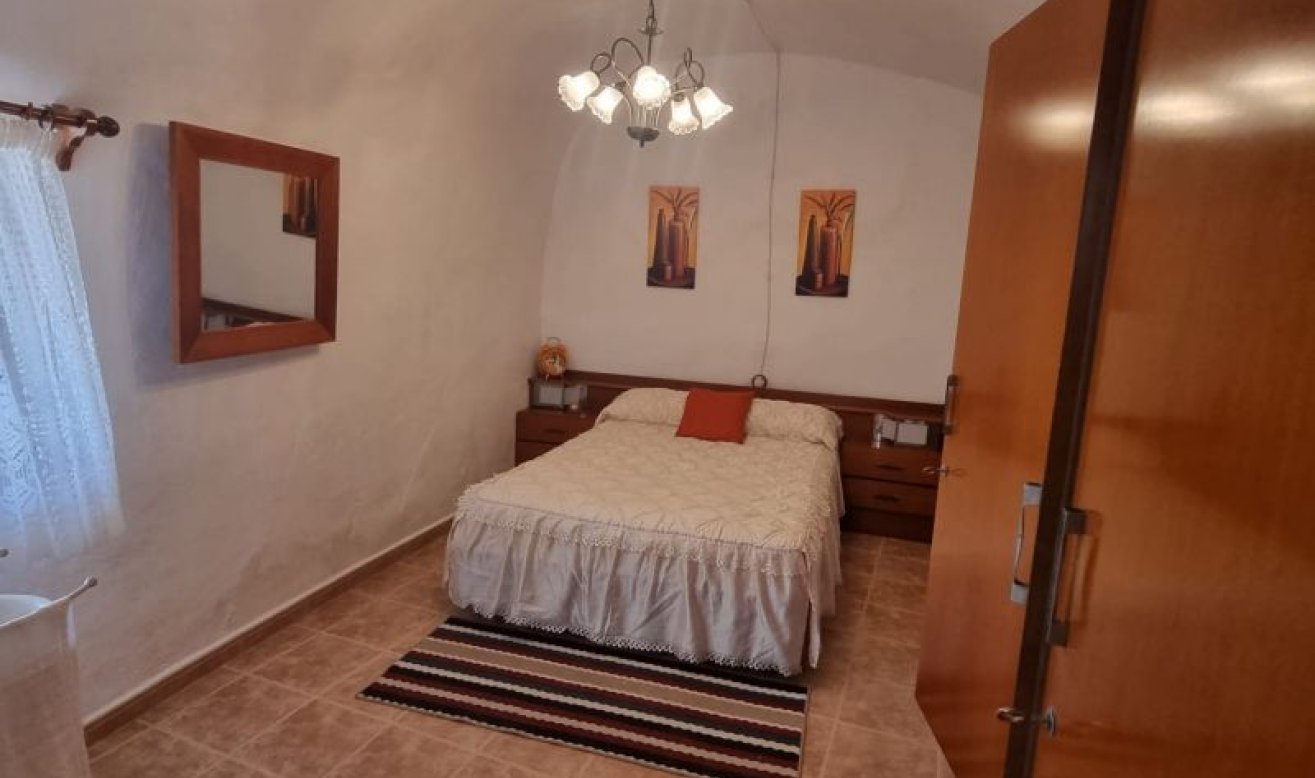 Resale - Country house - Hondón de las Nieves