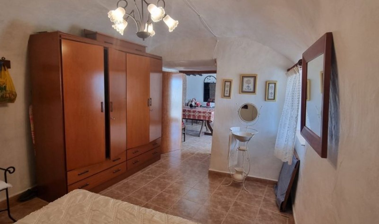 Resale - Country house - Hondón de las Nieves