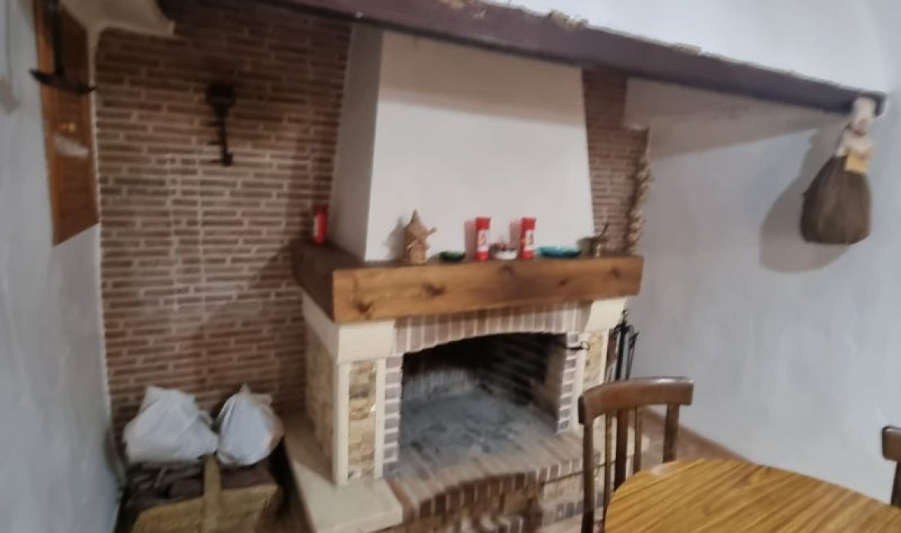 Resale - Country house - Hondón de las Nieves