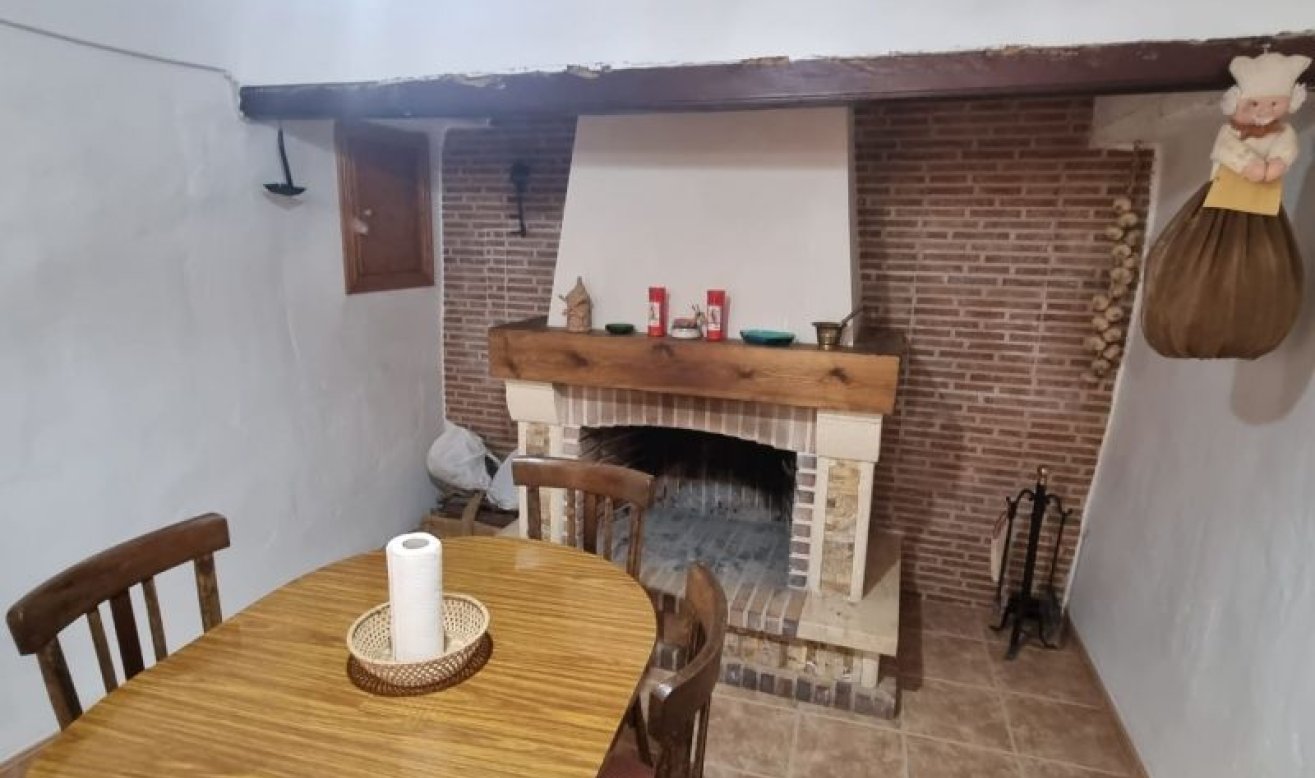 Resale - Country house - Hondón de las Nieves