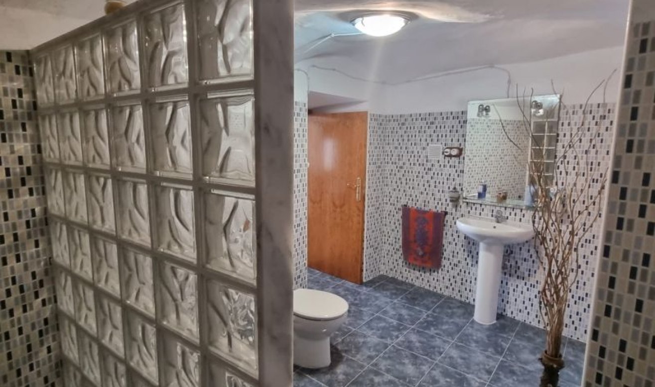 Resale - Country house - Hondón de las Nieves
