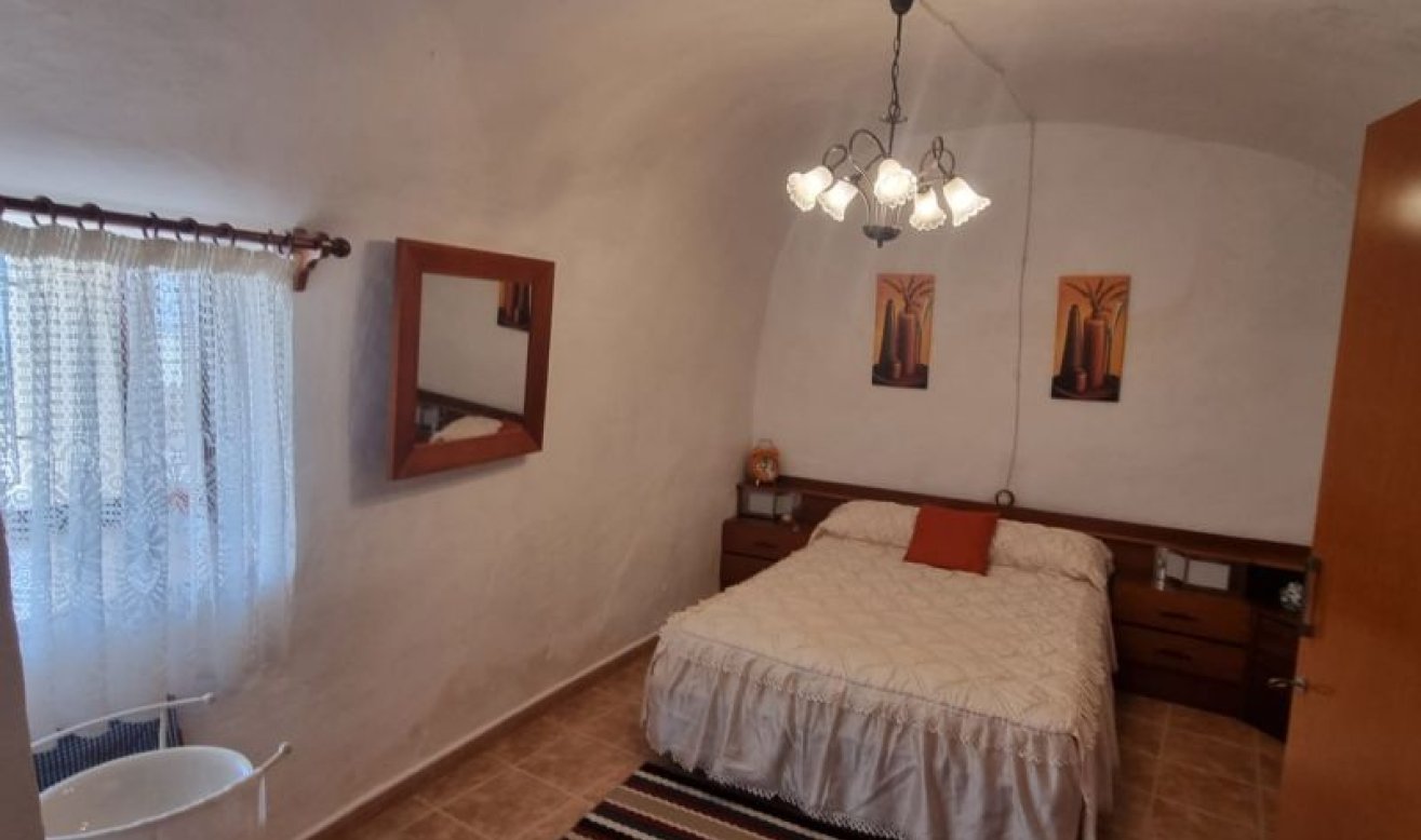 Resale - Country house - Hondón de las Nieves