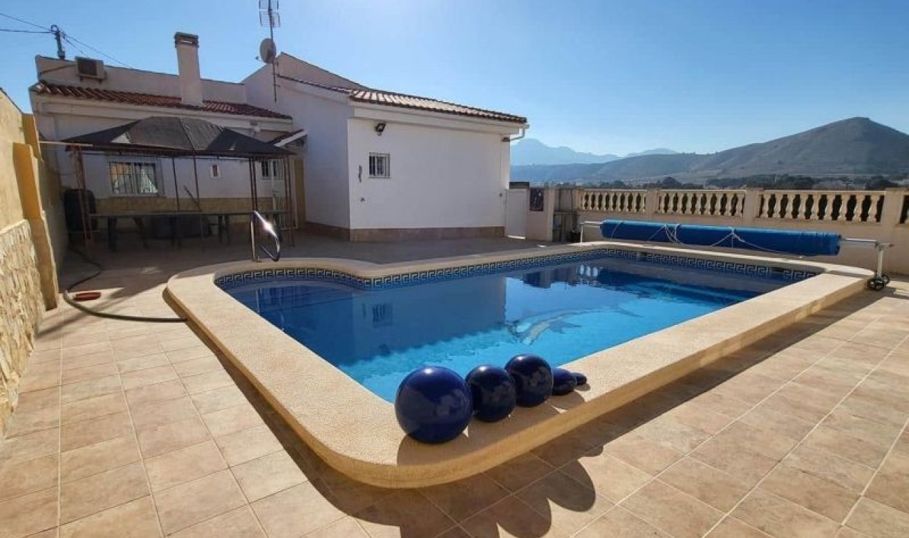 Resale - Villa - La Romana