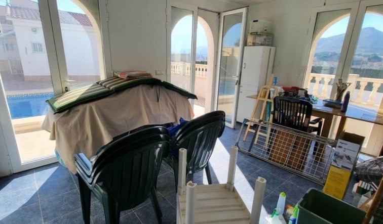 Resale - Villa - La Romana