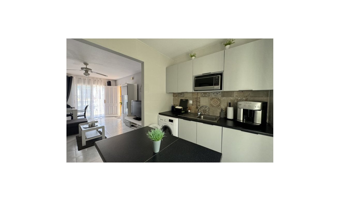 Resale - Apartment / flat - Orihuela Costa
