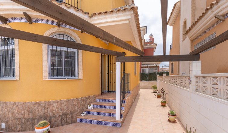Reventa - Villa - Los Montesinos - Los Montesinos - Urb. La Herrada