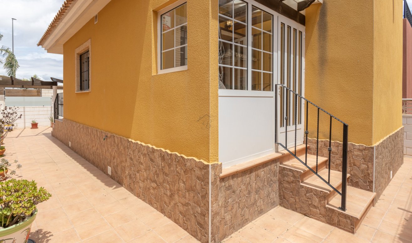Reventa - Villa - Los Montesinos - Los Montesinos - Urb. La Herrada