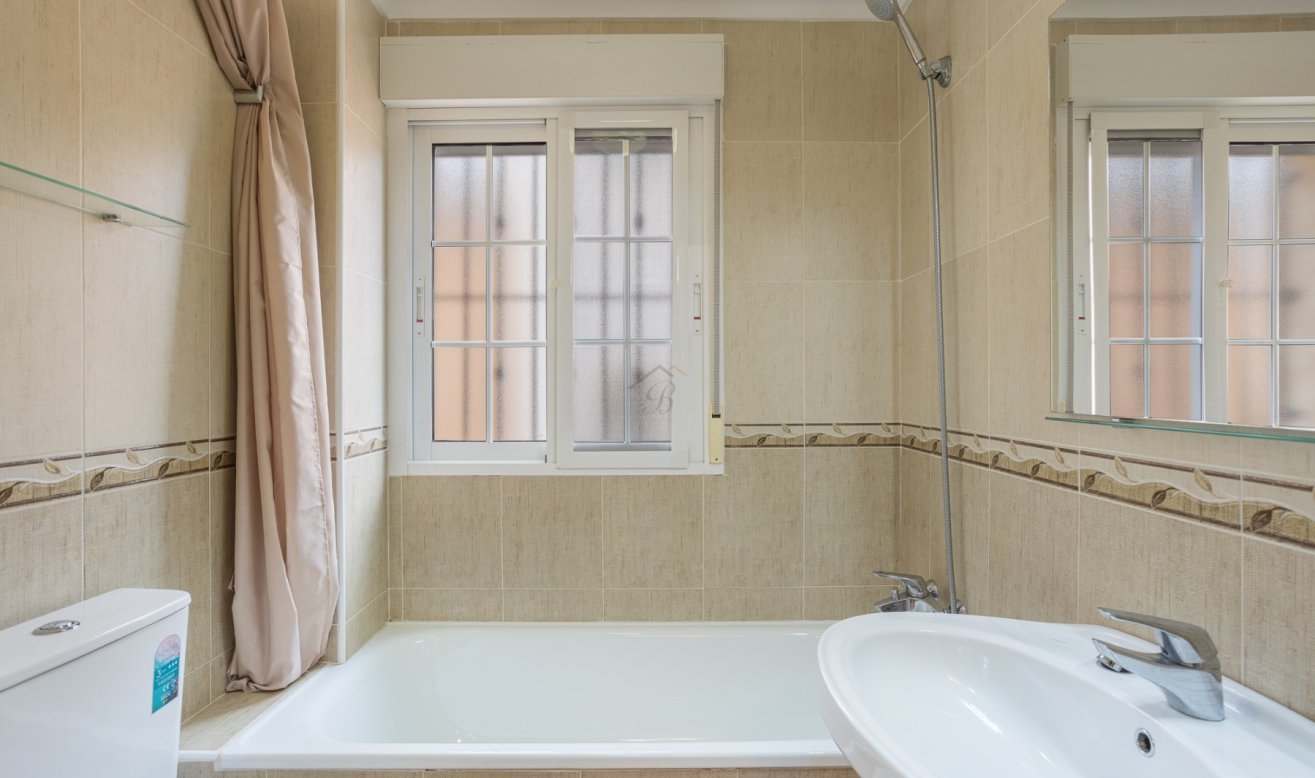 Reventa - Villa - Los Montesinos - Los Montesinos - Urb. La Herrada