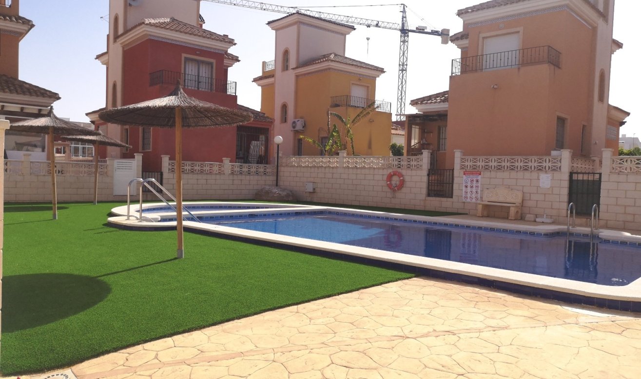 Reventa - Villa - Los Montesinos - Los Montesinos - Urb. La Herrada