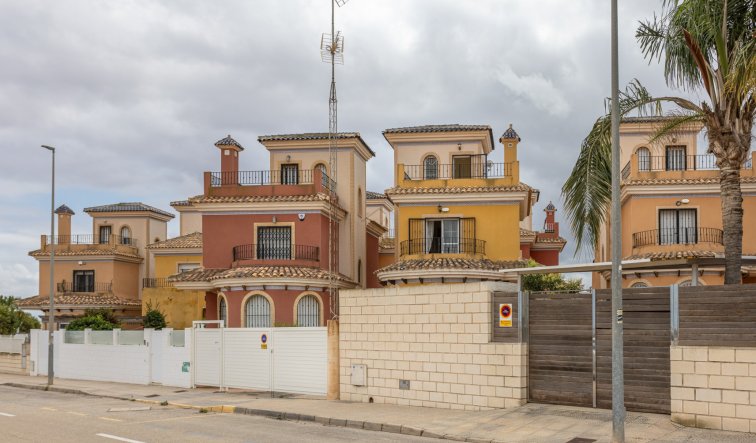 Reventa - Villa - Los Montesinos - Los Montesinos - Urb. La Herrada