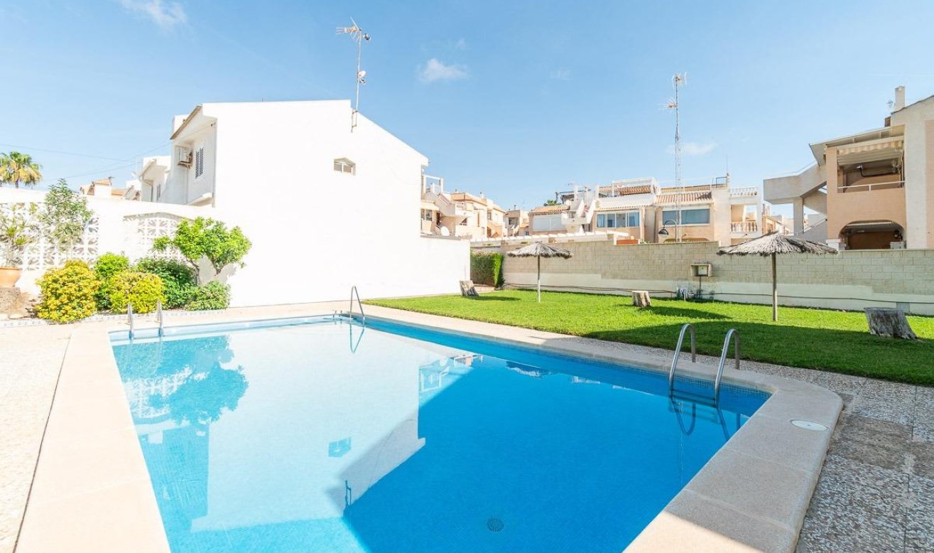 Resale - Terraced house - Torrevieja - Los Frutales