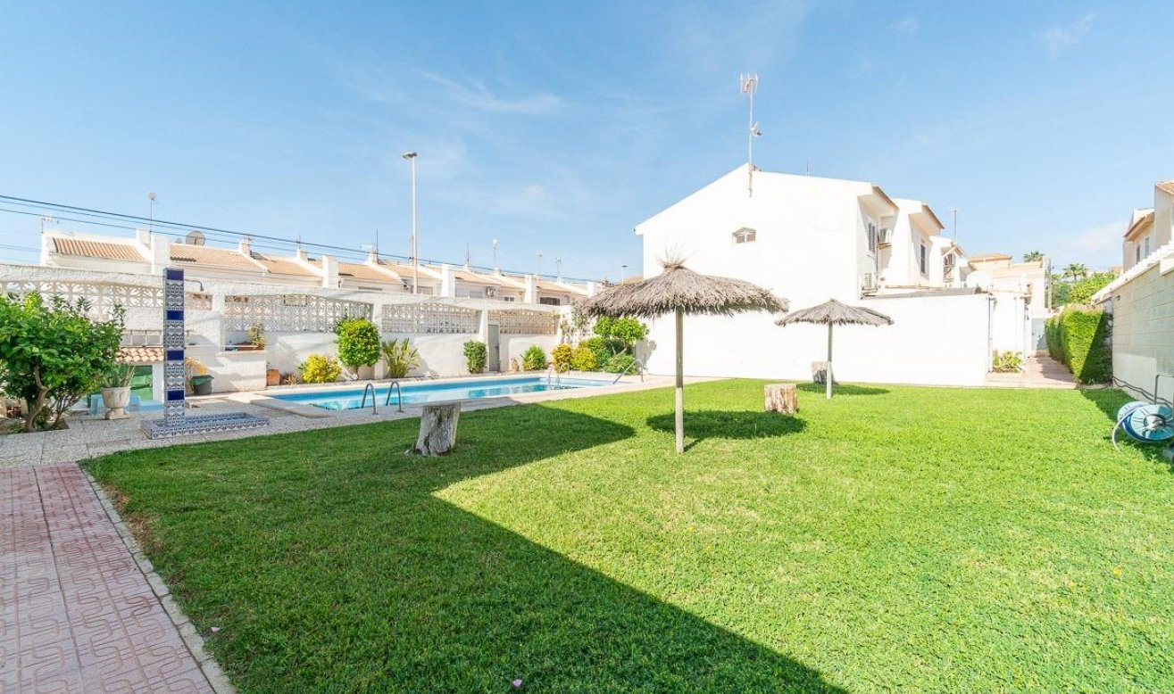 Resale - Terraced house - Torrevieja - Los Frutales