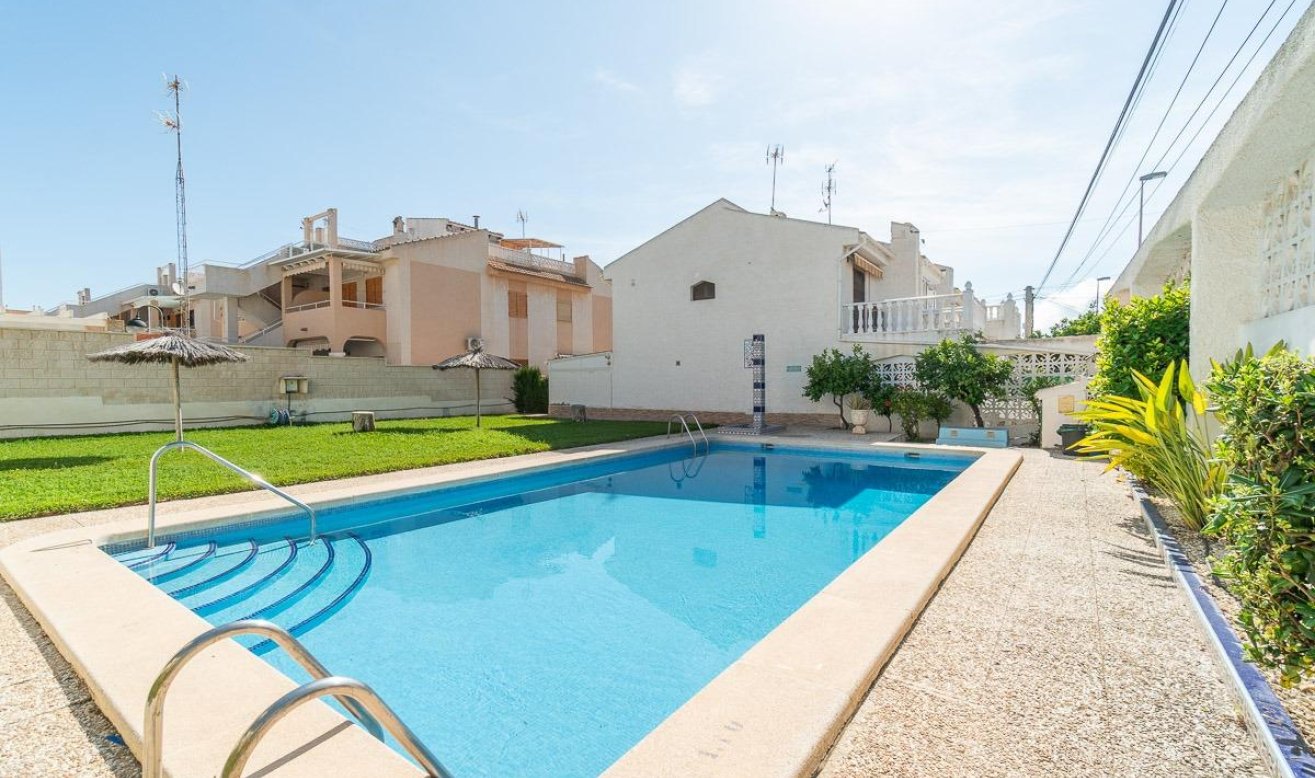 Resale - Terraced house - Torrevieja - Los Frutales